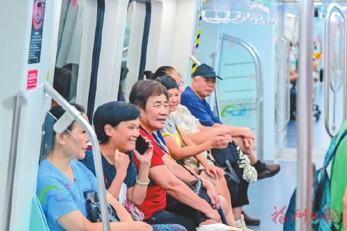 福州市中心至机场半小时可达 今天,滨海快线开通啦! 今天,滨海快线开通啦!