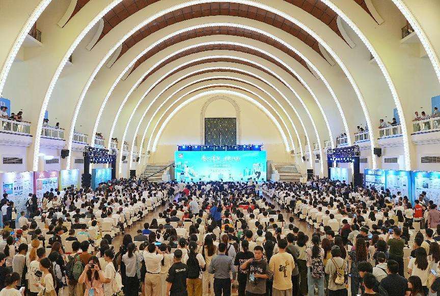 湖南来沪大力度揽才，现场发布近1.8万个岗位