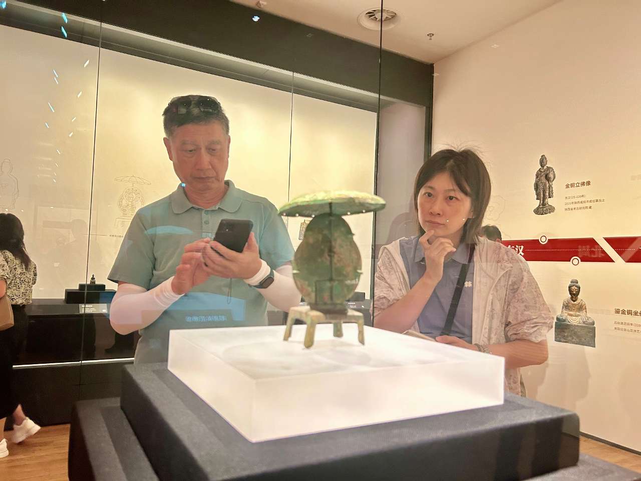 揽佛像千年流韵，展人间万千气象，“东方微笑跨越千年——佛教造像艺术展”在甘肃开展