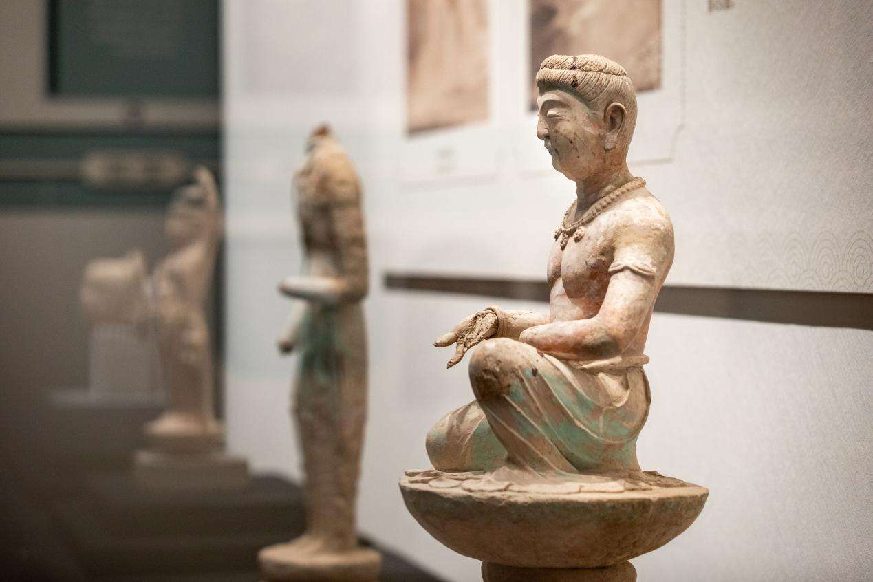 揽佛像千年流韵，展人间万千气象，“东方微笑跨越千年——佛教造像艺术展”在甘肃开展