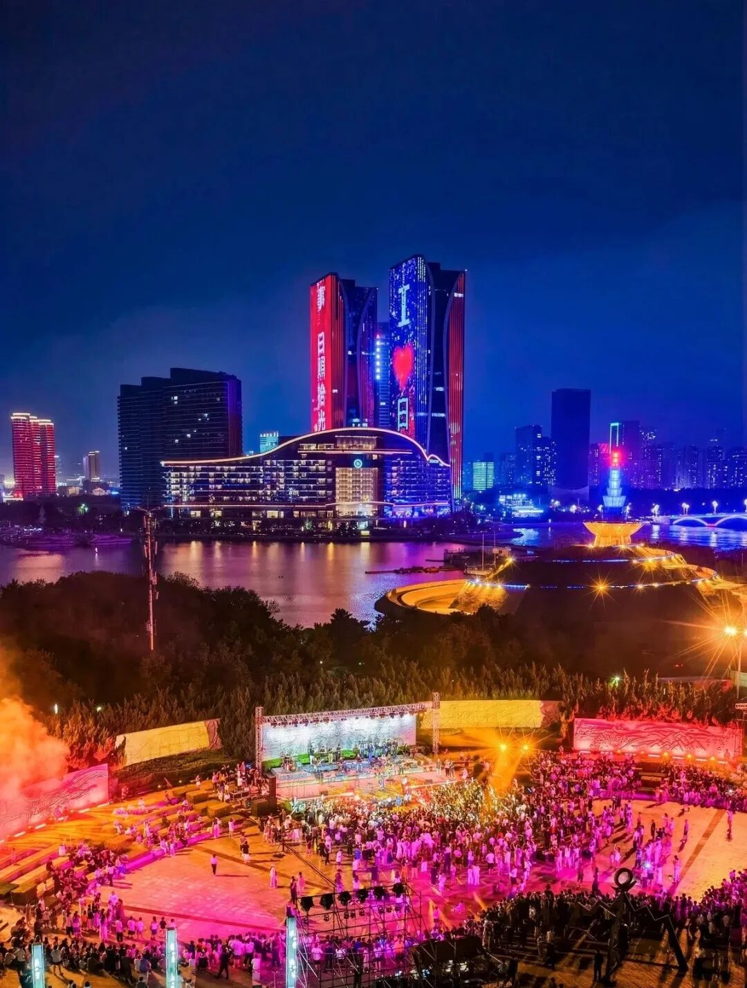 山东日照:“文体旅商”携手,假日“氛围组”已就位