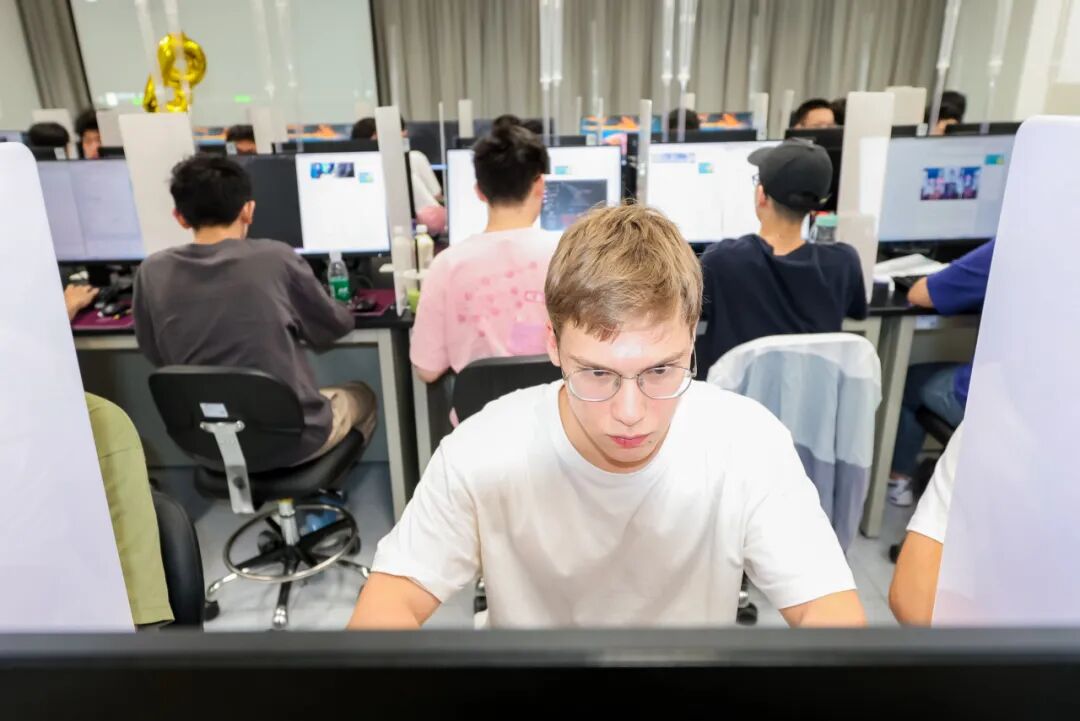 5小时13题,12校对决!香港城市大学(东莞)举行程序设计个人排位赛