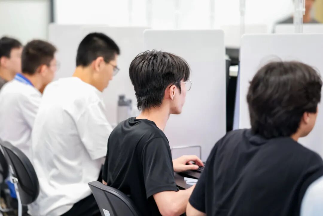 5小时13题,12校对决!香港城市大学(东莞)举行程序设计个人排位赛