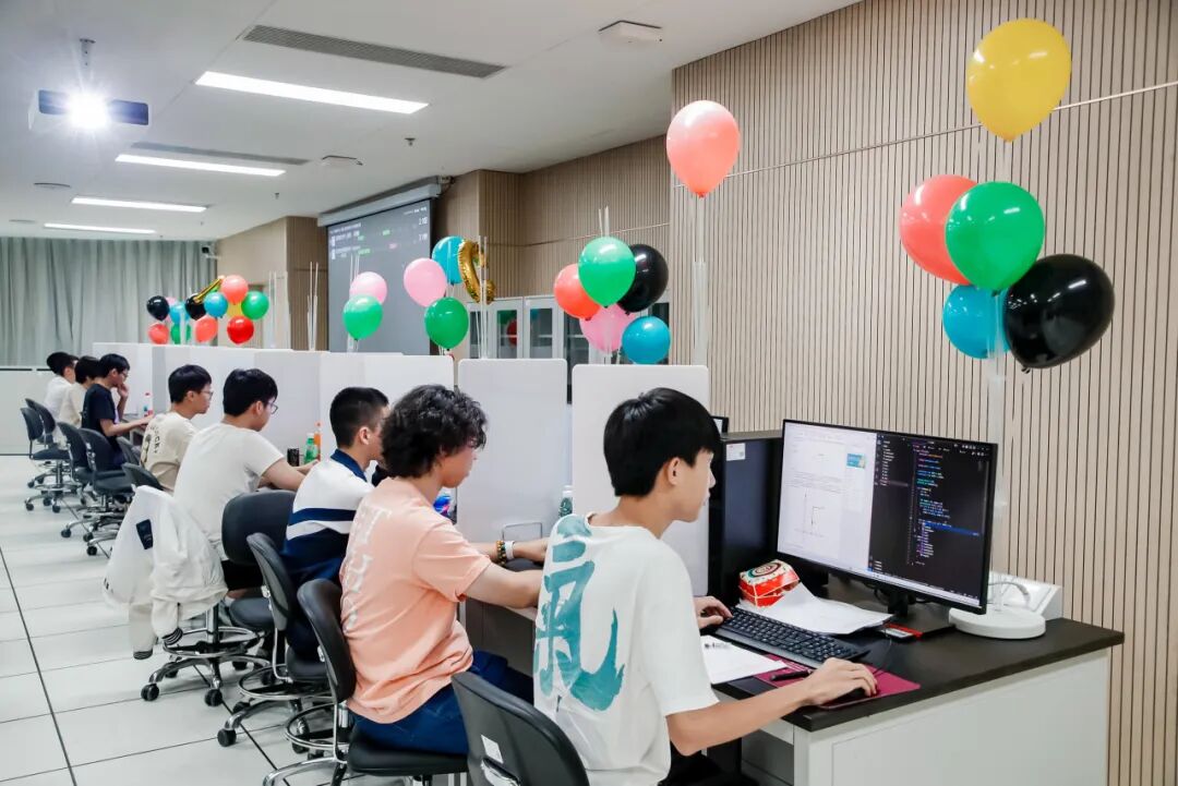 5小时13题,12校对决!香港城市大学(东莞)举行程序设计个人排位赛