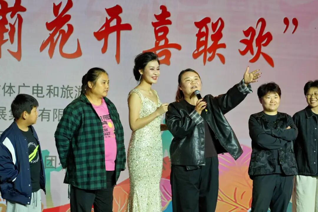 联欢庆双节，共度矿博会！茉莉花开送晶彩，文化惠民暖人心