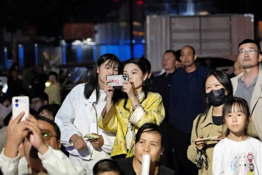 联欢庆双节，共度矿博会！茉莉花开送晶彩，文化惠民暖人心