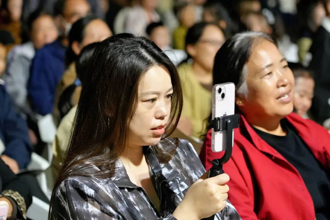 联欢庆双节，共度矿博会！茉莉花开送晶彩，文化惠民暖人心