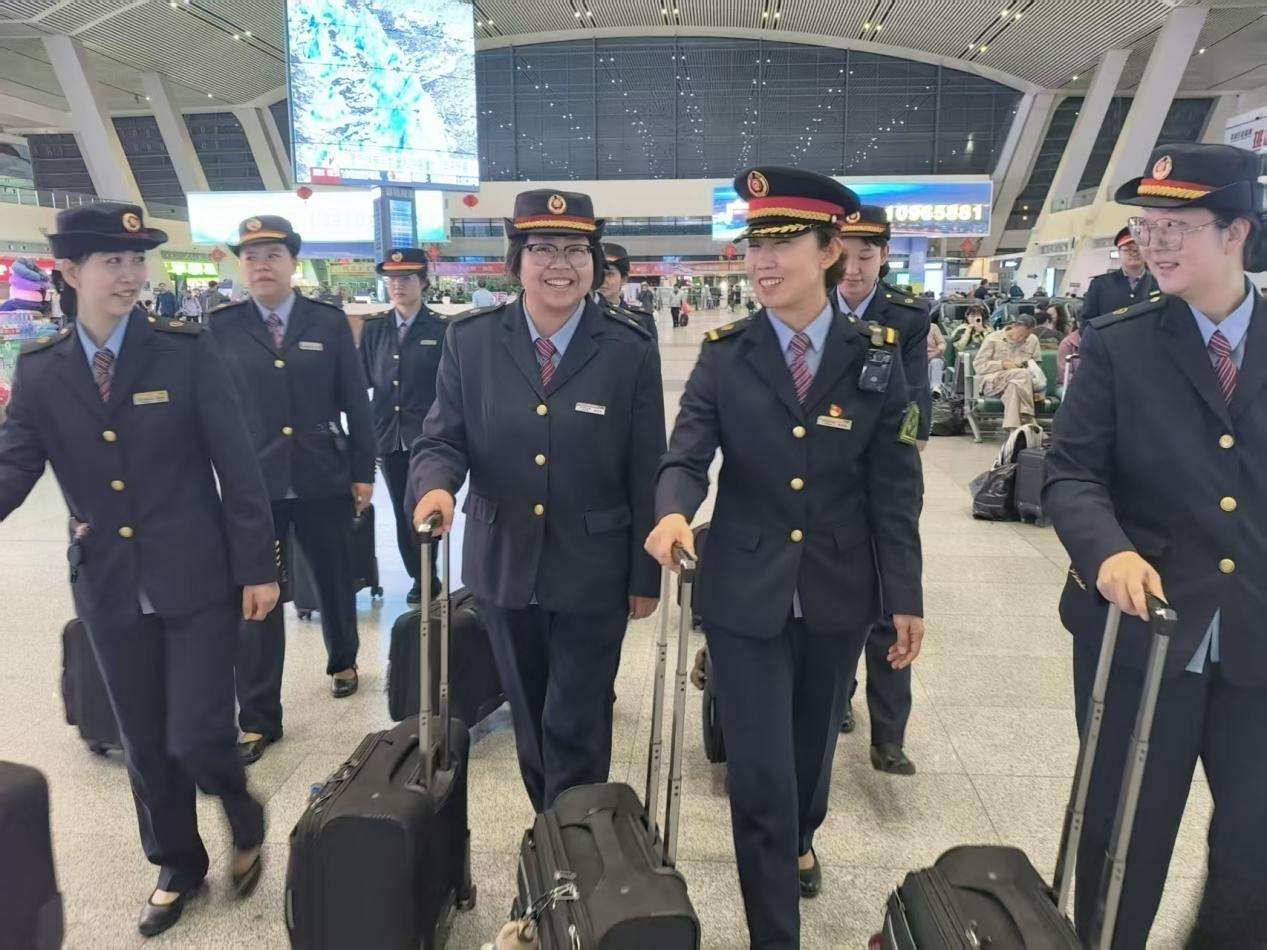 青海：高原列车长的13个国庆节