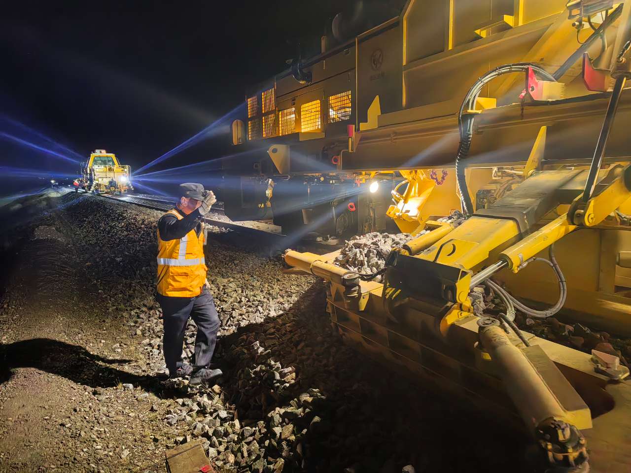 青海：昆仑之巅守护团圆