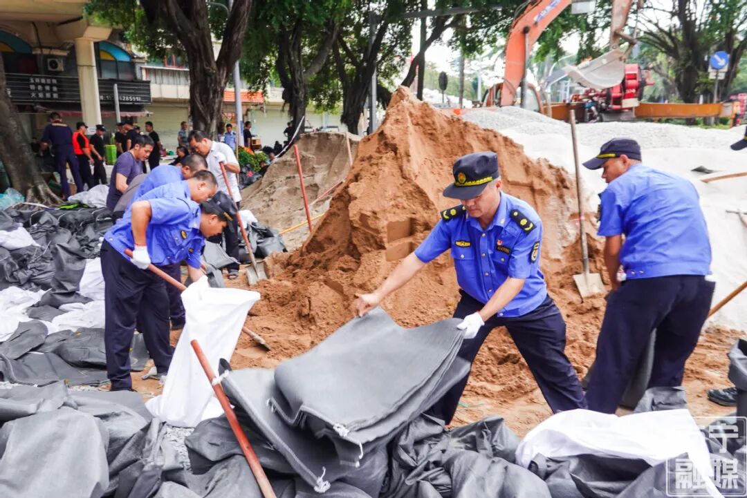 党旗在邕江抗洪一线飘扬——南宁党员干部昼夜守护城市安澜