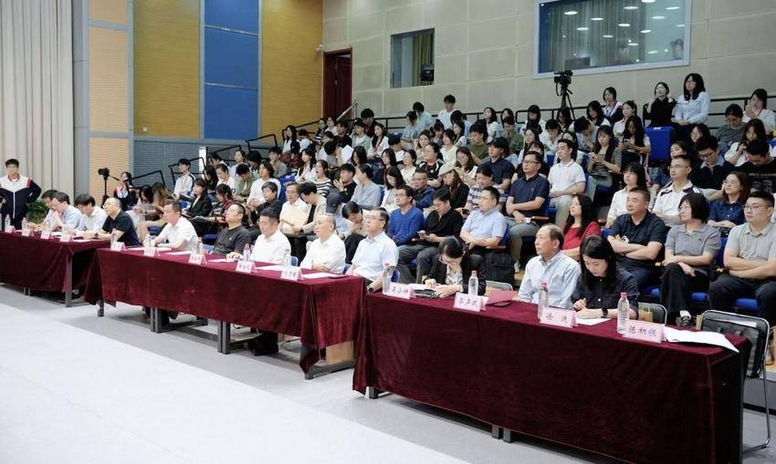 探讨智能时代公共传播的治理价值与协商路径 新闻专著《作为公共传播的电视商议》在汉发布