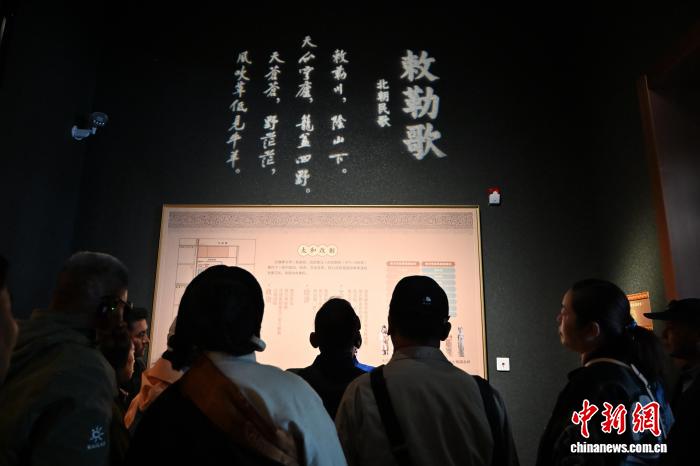 40余名海外归国定居藏胞感受内蒙古人文历史