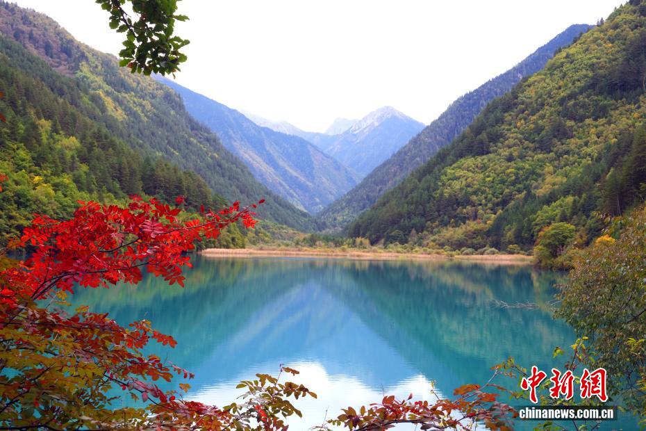 九寨沟秋景如画引游人 九寨沟秋景如画引游人