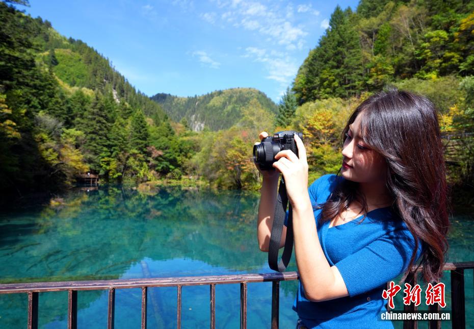 九寨沟秋景如画引游人 九寨沟秋景如画引游人