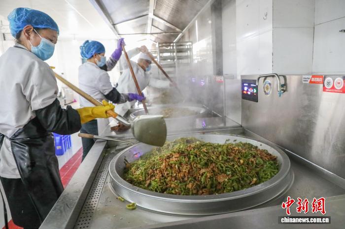 青海果洛:累计36万高原学子享受免费营养餐 青海果洛:累计36万高原学子享受免费营养餐