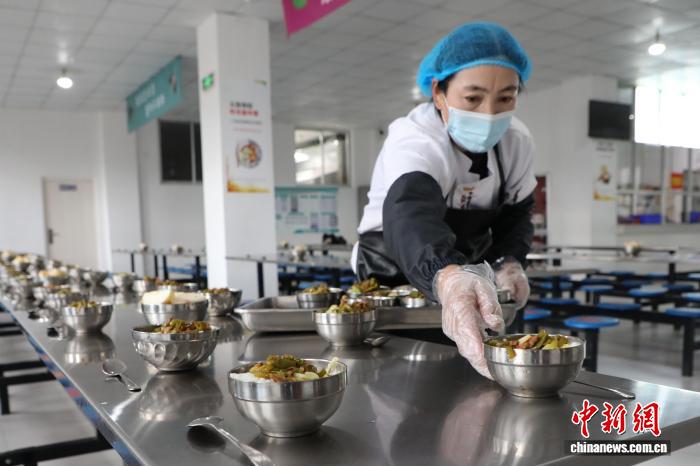青海果洛:累计36万高原学子享受免费营养餐