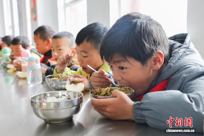 青海果洛:累计36万高原学子享受免费营养餐