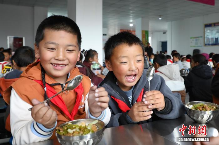青海果洛:累计36万高原学子享受免费营养餐