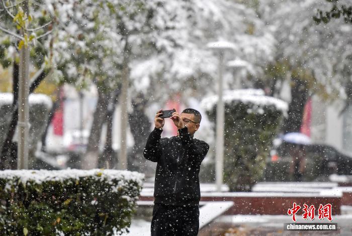 乌鲁木齐迎降雪
