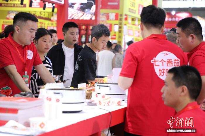 第10届中国(重庆)国际火锅产业博览会开幕 展出产品超6万款