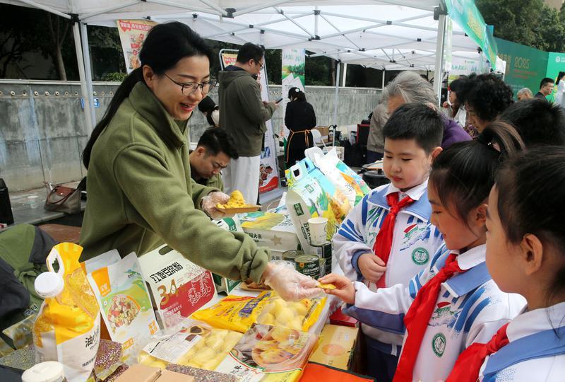 2025年世界粮食日和全国粮食安全宣传周西安市主会场宣传活动举行