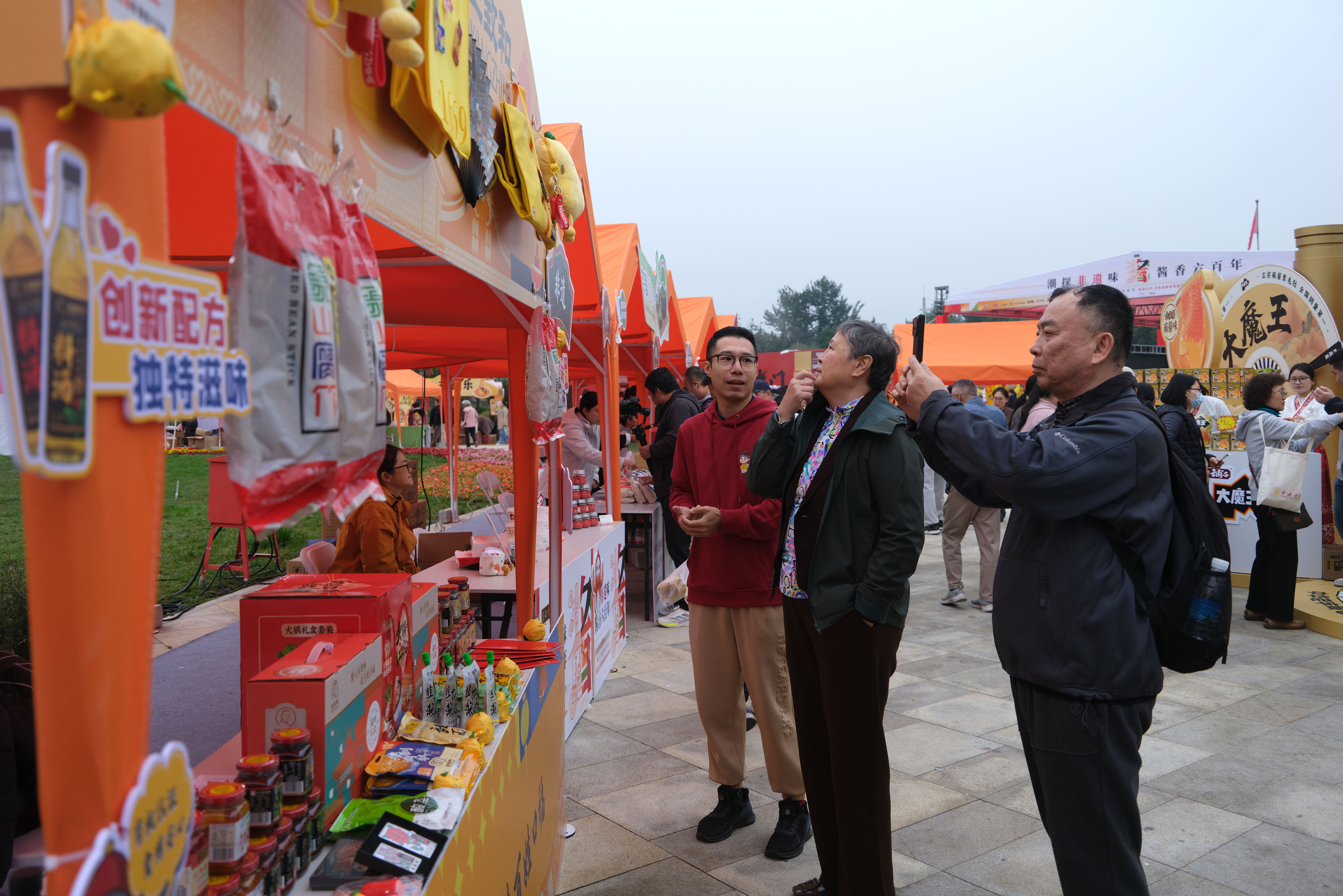 北京:第七届六必居酱菜文化美食节启幕 点燃西城金秋消费热潮 北京:第七届六必居酱菜文化美食节启幕 点燃西城金秋消费热潮