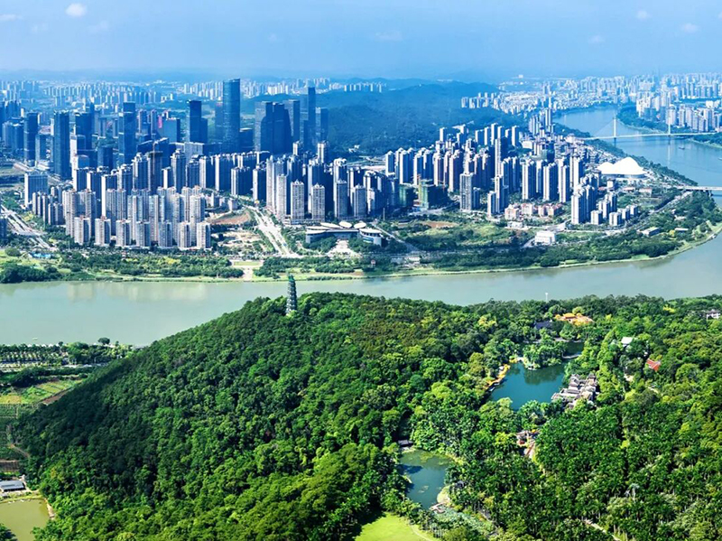 南宁市青秀山。青秀山风景区供图