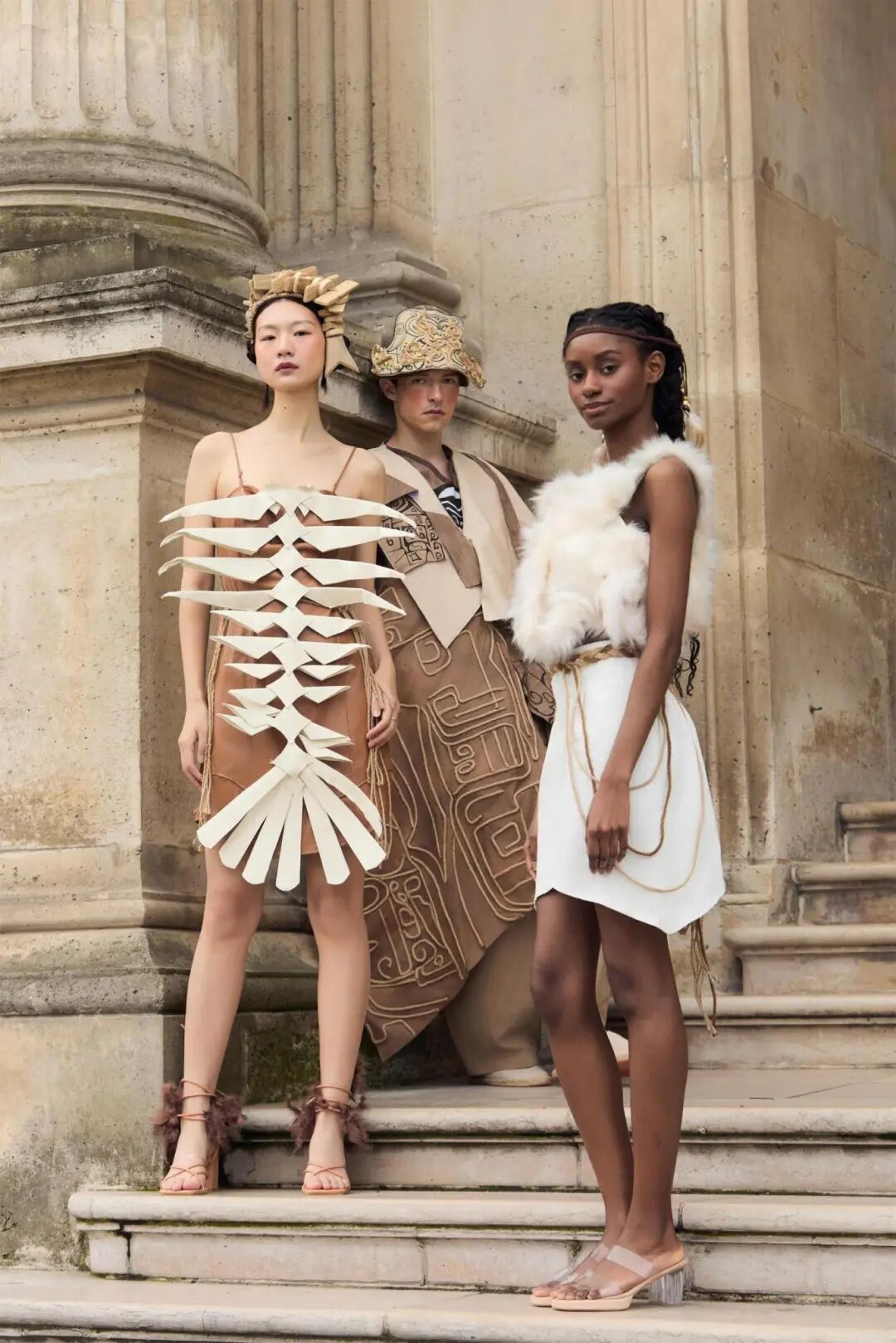 《周原衣语服饰秀》荣获美国缪斯设计奖铂金奖! ce0568586263e4121a0d38bd546a612d.jpg