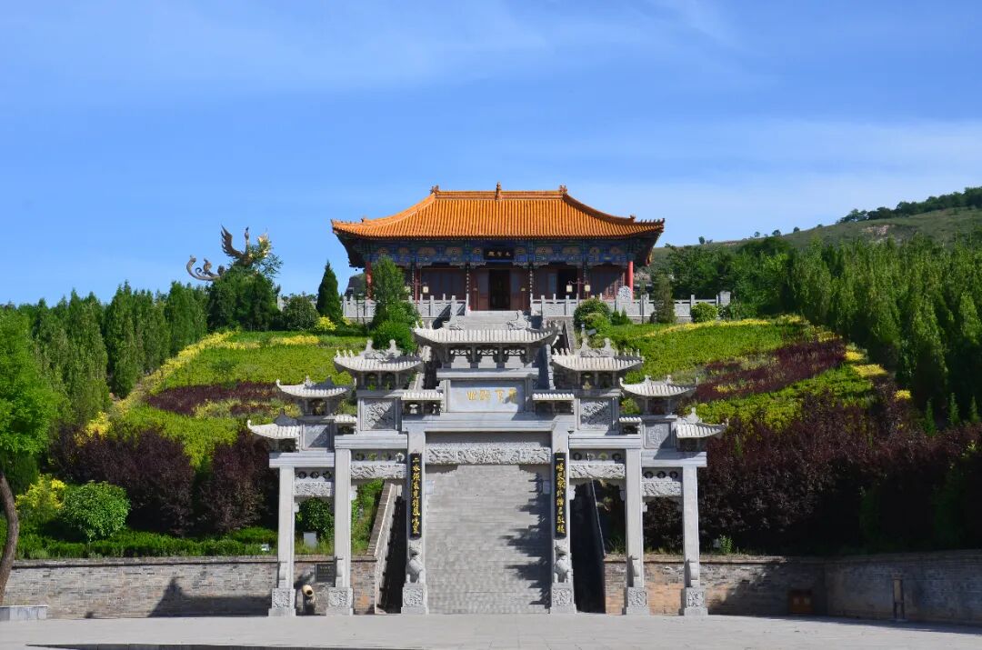 《周原衣语服饰秀》荣获美国缪斯设计奖铂金奖! 凤凰山.jpg