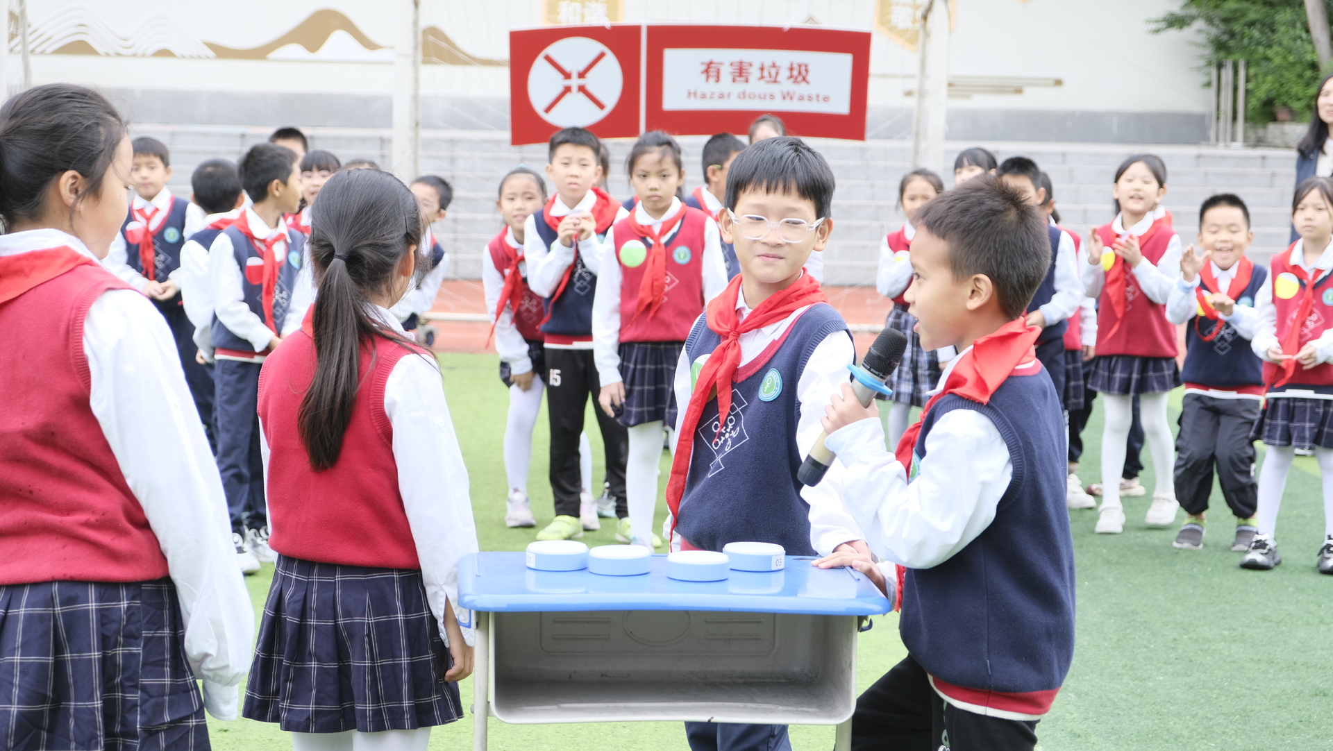 垃圾分类玩出新花样 重庆九龙坡区“小手拉大手”共绘绿色生活