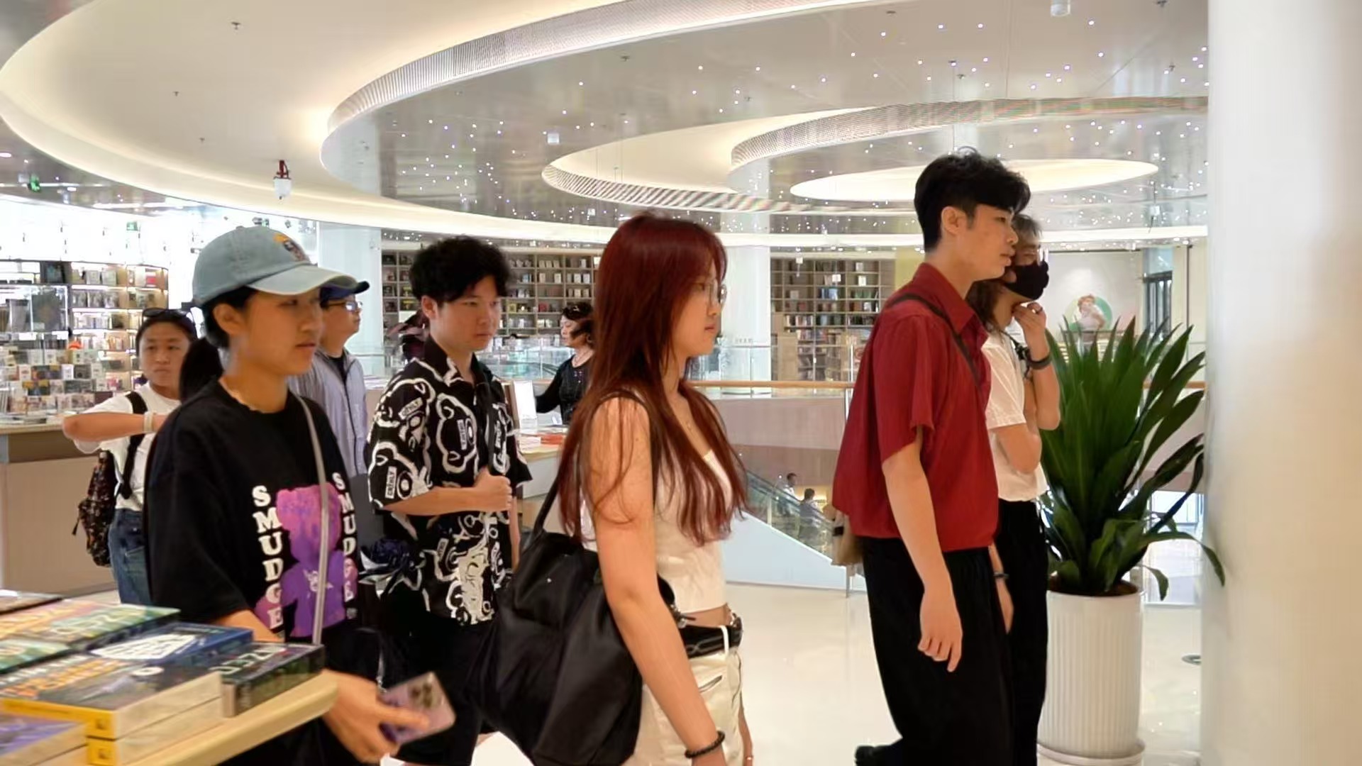 深看文化 | 港澳学子走进深圳地标“逐光追影” 深看文化 | 港澳学子走进深圳地标“逐光追影”