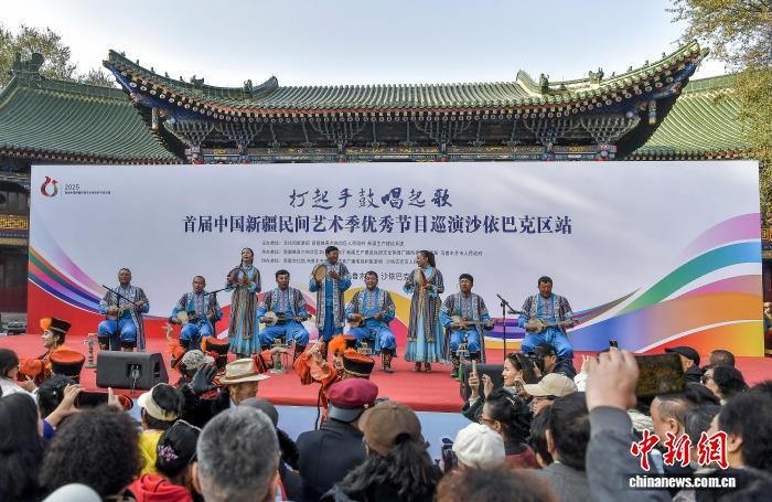 首届中国新疆民间艺术季优秀节目巡演活动走进乌鲁木齐