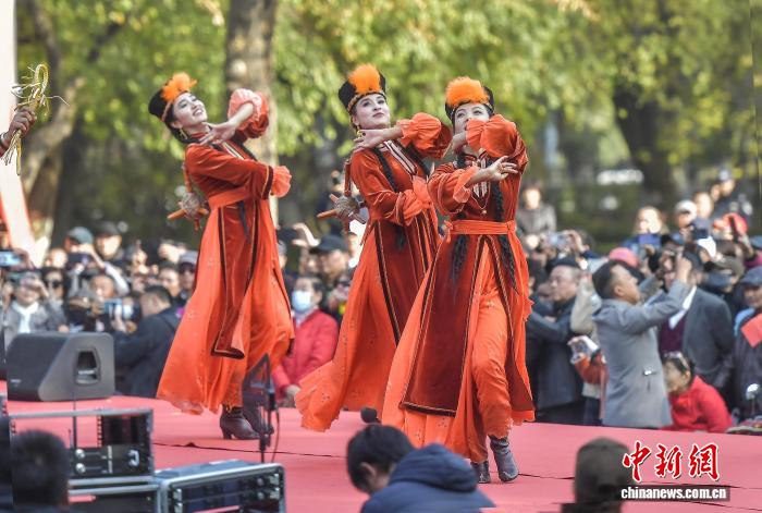 首届中国新疆民间艺术季优秀节目巡演活动走进乌鲁木齐