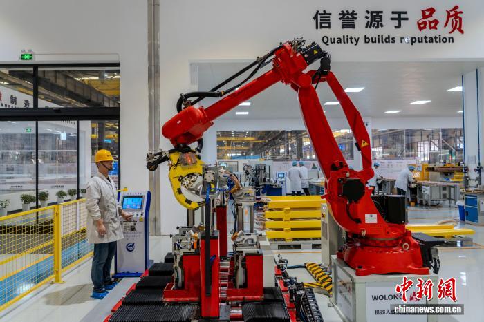 河南南阳:防爆企业赶制订单供应海内外市场 河南南阳:防爆企业赶制订单供应海内外市场