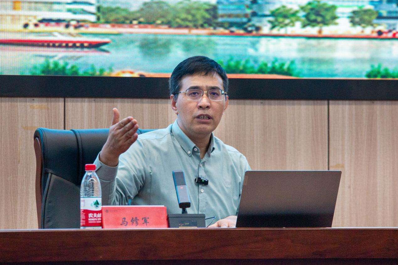 长江职业学院：万人共上一堂“人工智能通识课”