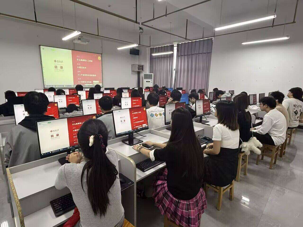 长江职业学院：万人共上一堂“人工智能通识课”