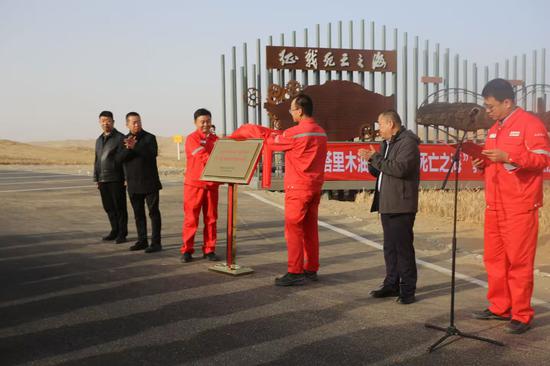 5ec1de1b15b6f92f0344eff1831beae8