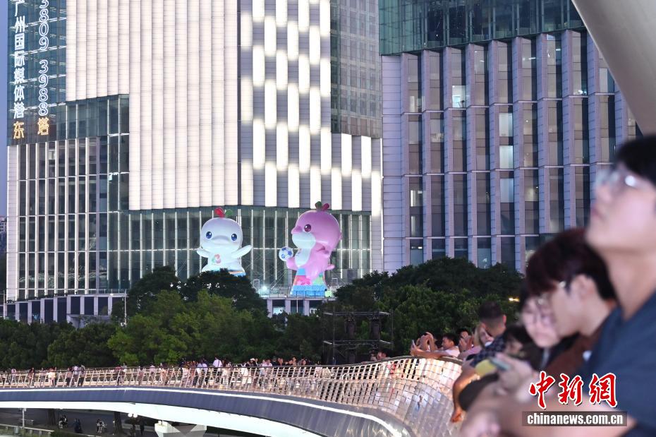 十五运会和残特奥会吉祥物扮靓广州街头 十五运会和残特奥会吉祥物扮靓广州街头