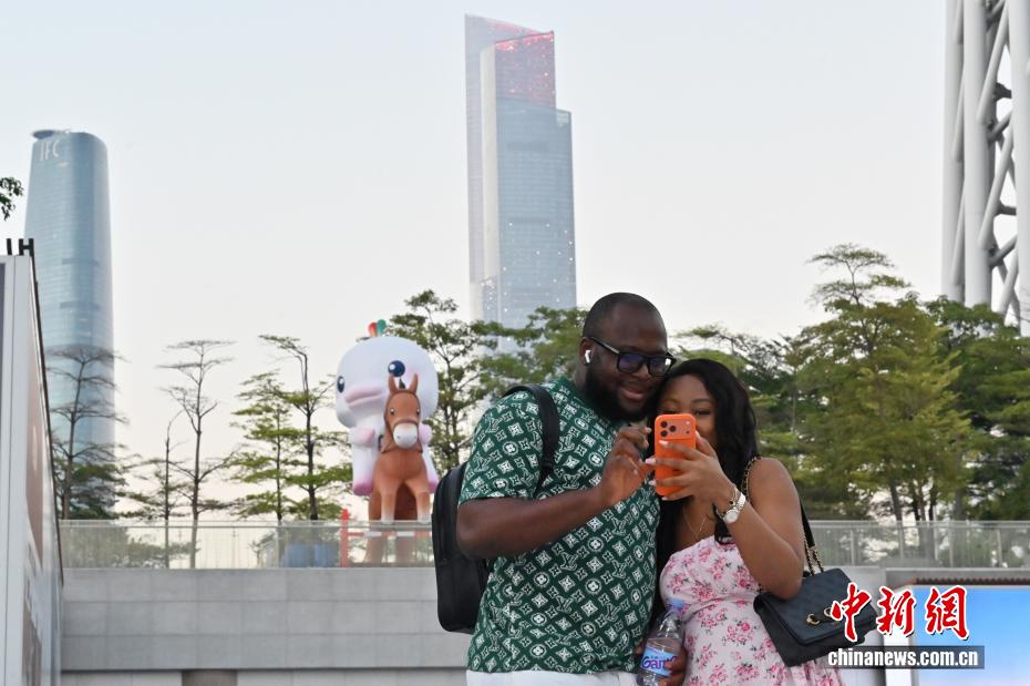 十五运会和残特奥会吉祥物扮靓广州街头 十五运会和残特奥会吉祥物扮靓广州街头