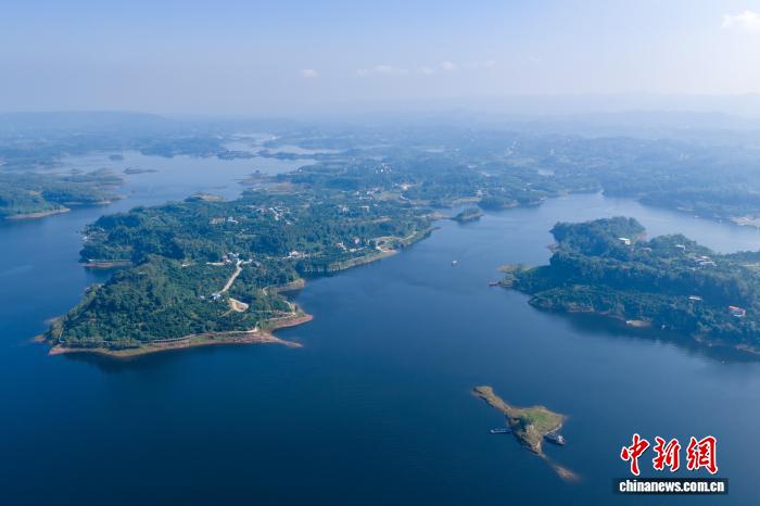 航拍重庆长寿湖：碧波万顷风景如画