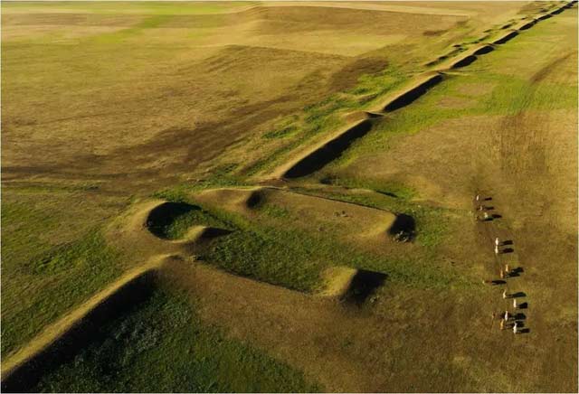 西辽河印记 | 雄壕卧野 薪火续今 西辽河印记 | 雄壕卧野 薪火续今
