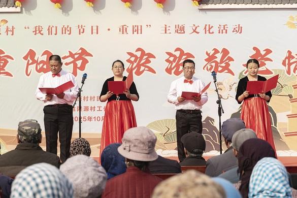 重阳暖意浓！移民村百余位乡邻围坐庆佳节