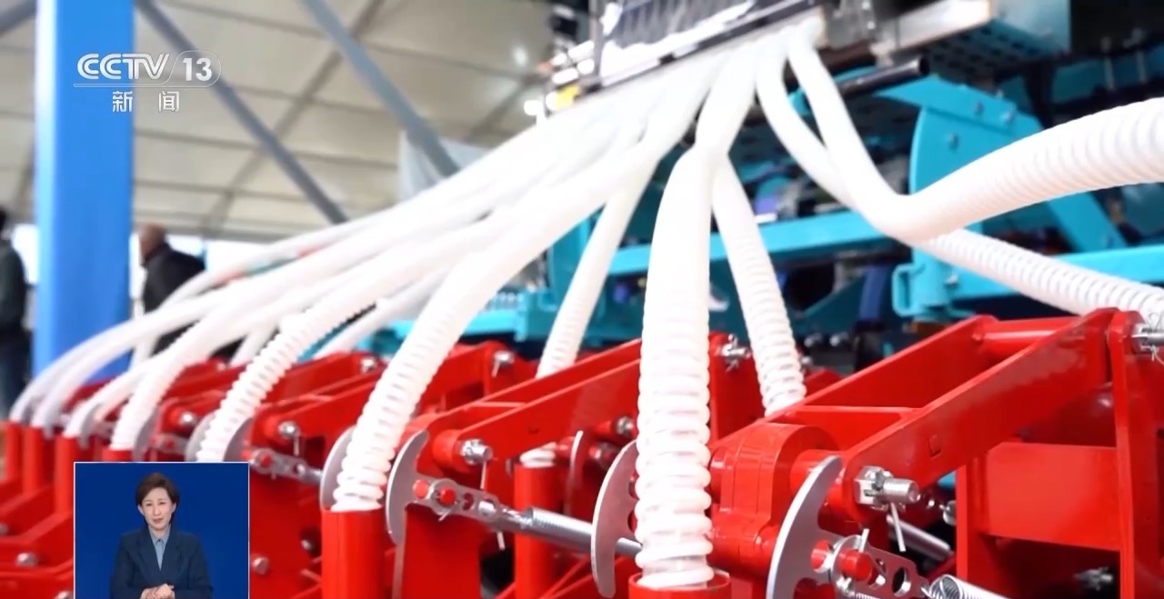 智慧农业装备集中亮相 “黑科技”为丰收保驾护航