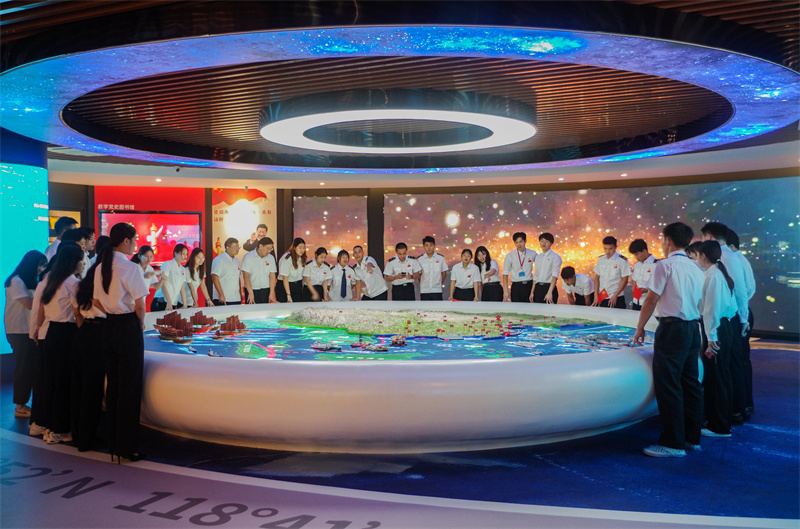 从“海洋蓝”到“爱国红”——探究泉海特色海洋教育体系的构建之路