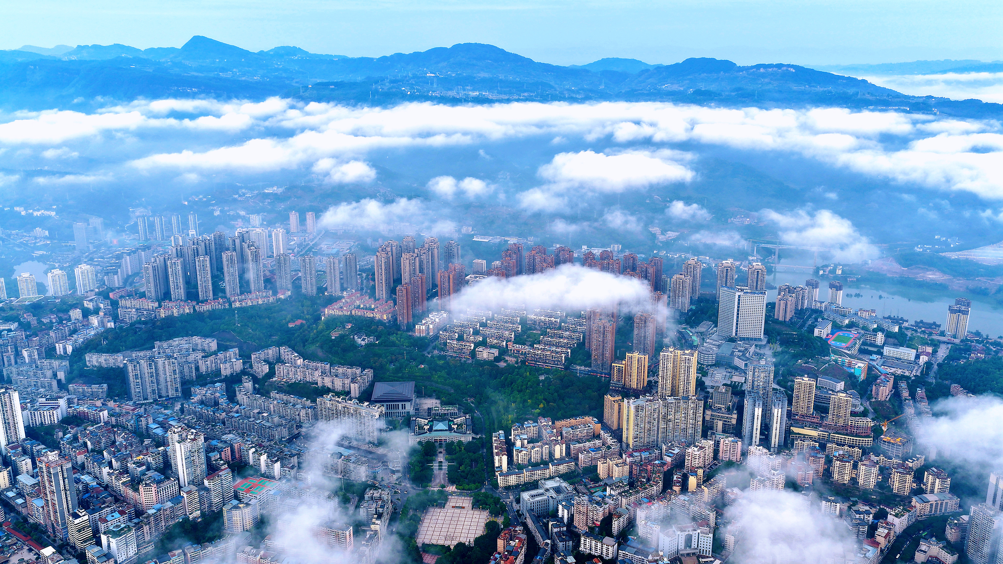 定格美丽重庆:流云作画城景美 定格美丽重庆:流云作画城景美