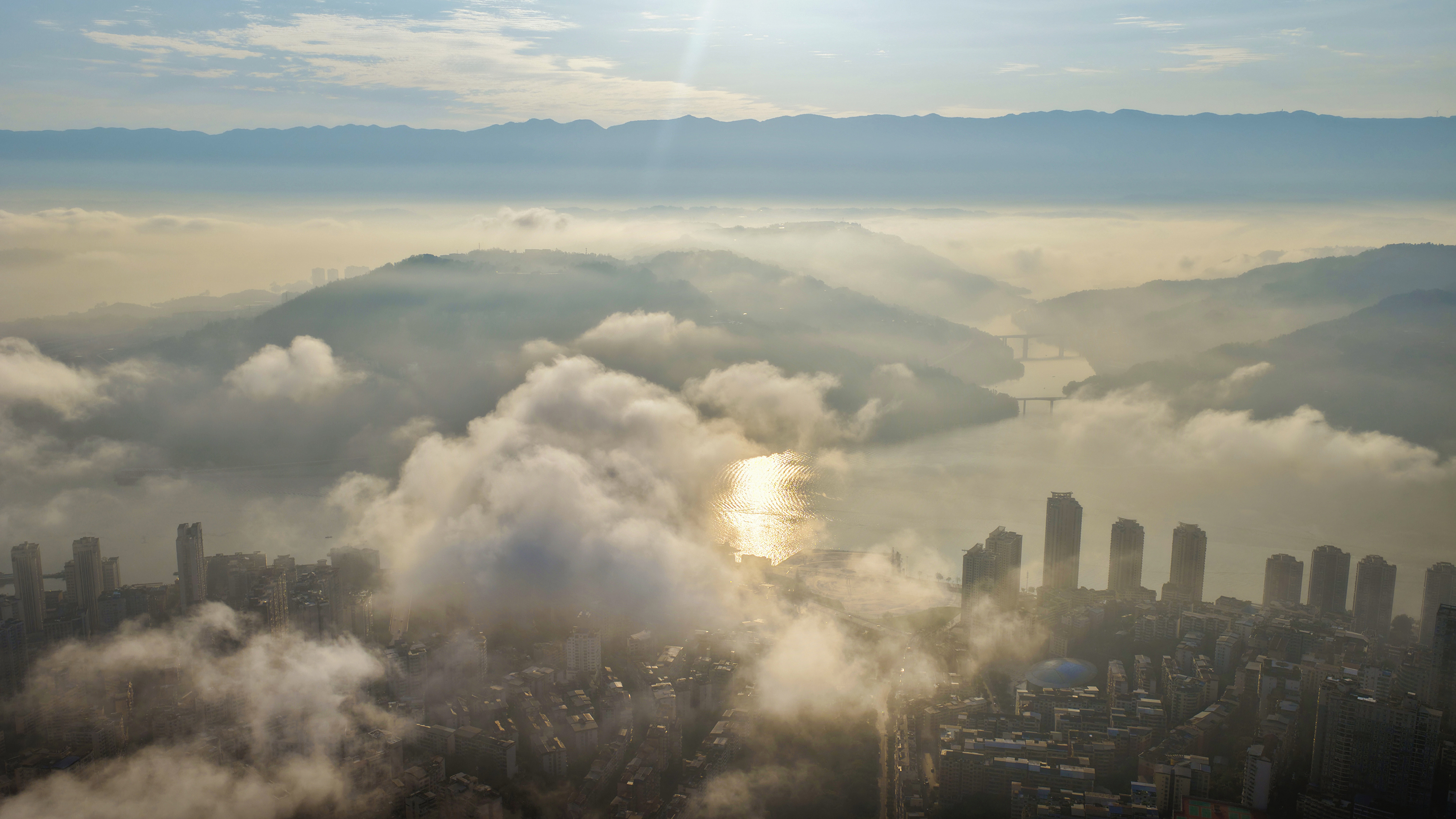 定格美丽重庆:流云作画城景美 定格美丽重庆:流云作画城景美