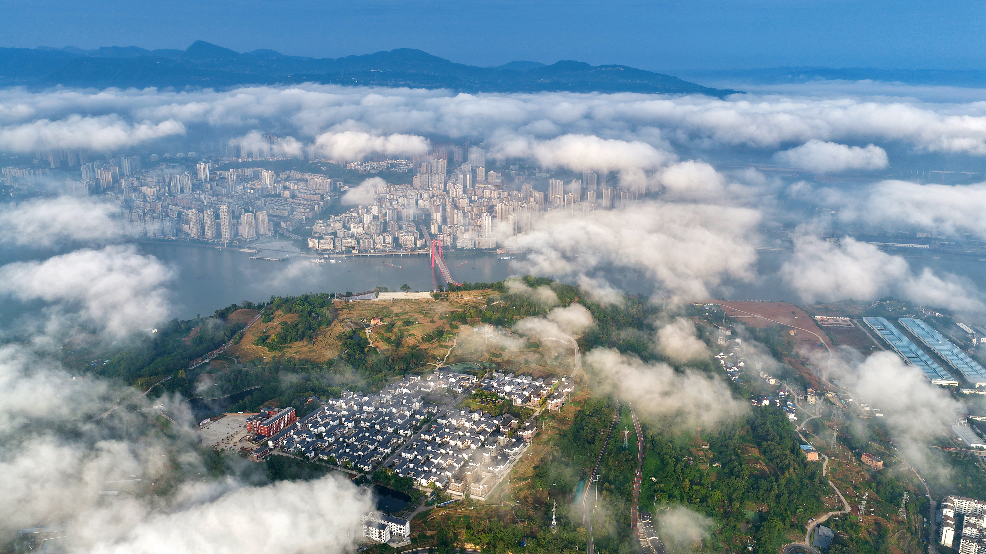 定格美丽重庆:流云作画城景美 定格美丽重庆:流云作画城景美