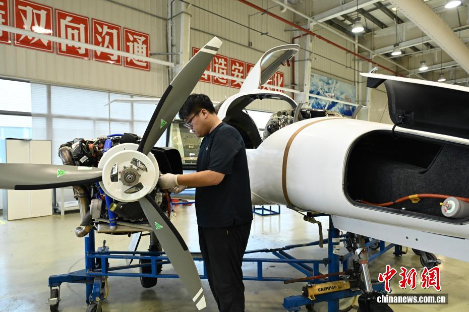 安徽芜湖:探访飞机生产一线 安徽芜湖:探访飞机生产一线