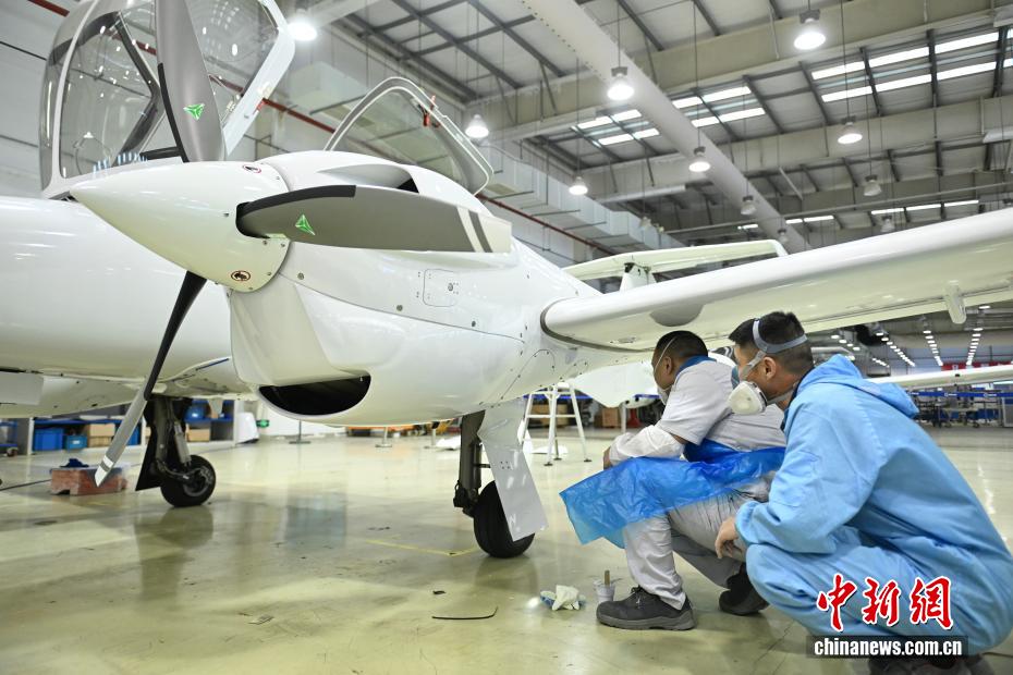 安徽芜湖:探访飞机生产一线 安徽芜湖:探访飞机生产一线