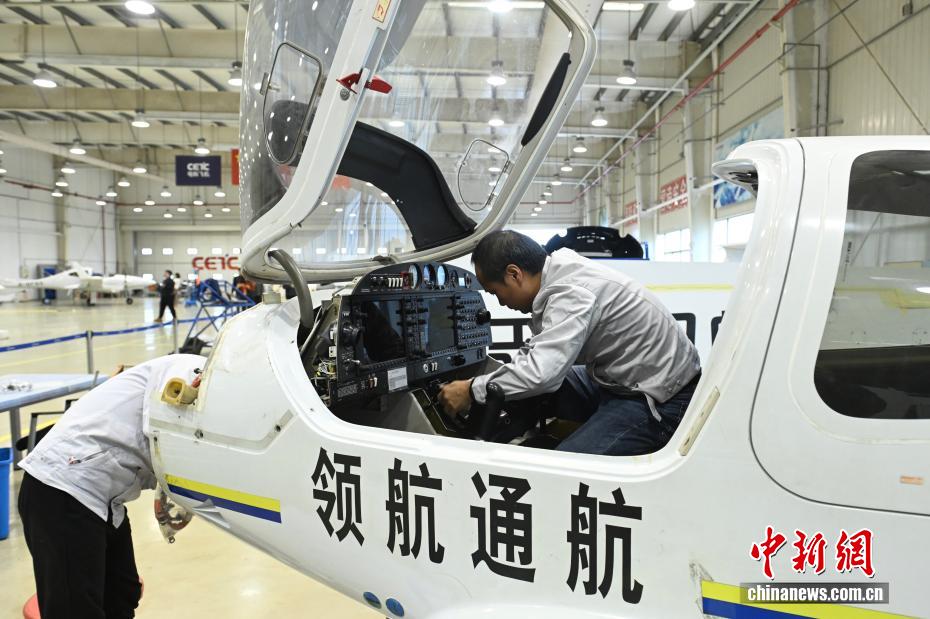 安徽芜湖:探访飞机生产一线 安徽芜湖:探访飞机生产一线